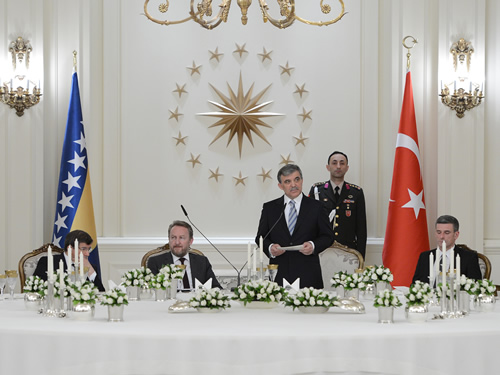 President Gül Hosts Official Dinner in Honor of Izetbegovic of Bosnia and Herzegovina